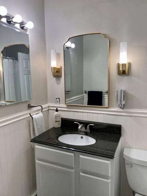 Your Home Away From Home - Jamaica Plain, Бостън Екстериор снимка
