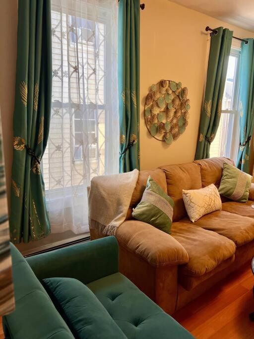 Your Home Away From Home - Jamaica Plain, Бостън Екстериор снимка